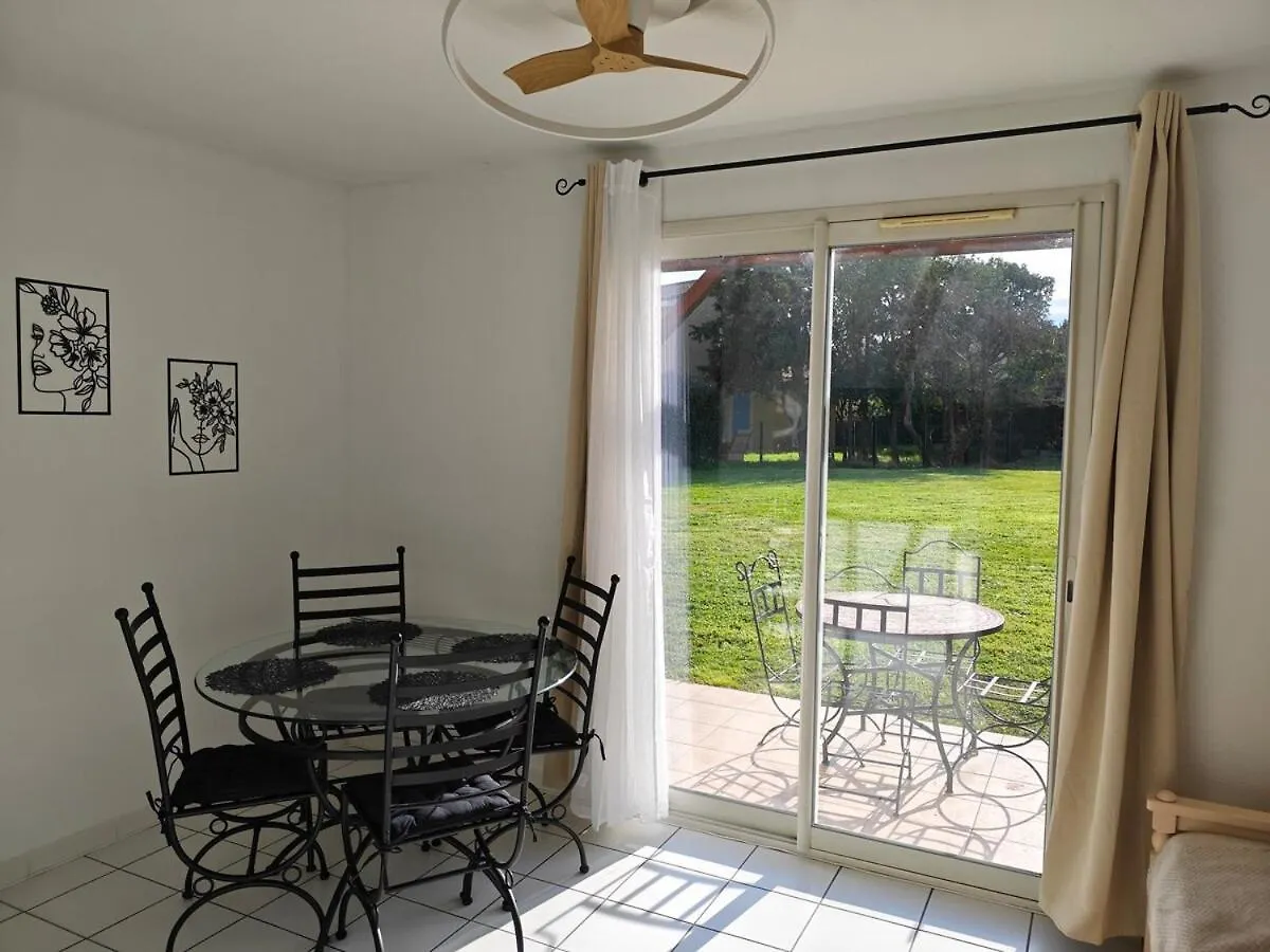 別荘 Saint-Saturnin-lès-Avignon Casa Lumaヴィラ
